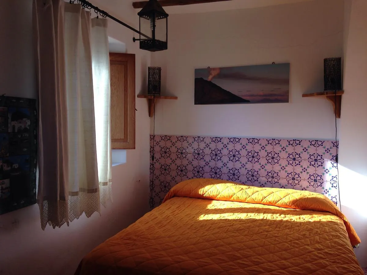 La Lampara Estrómboli 2*,  Italia