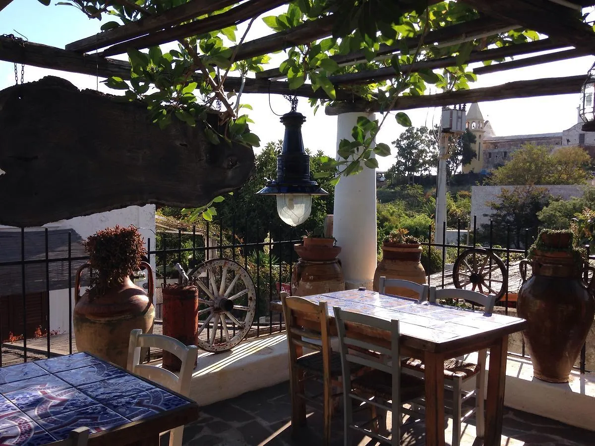 La Lampara Stromboli Bed & Breakfast